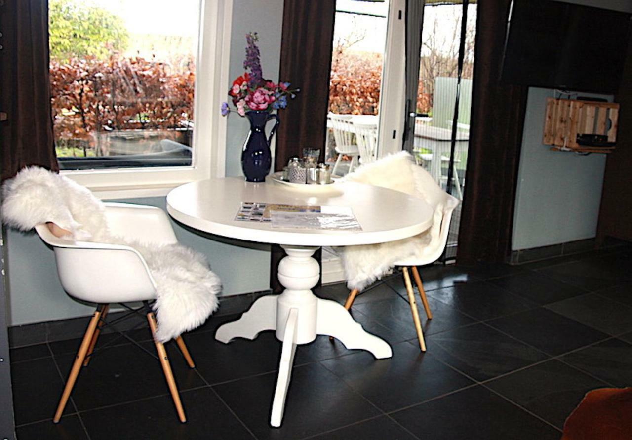 Garden House, Private Studio Apartment With Wifi And Free Parking For 1 Car Весп Экстерьер фото